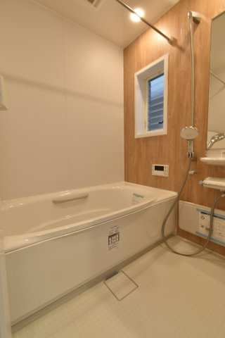 最新のユニットバスに取り替えています♪お掃除ラクラク設計です！水栓は節水機能付き・浴槽はお湯が冷めにくい仕様です♪