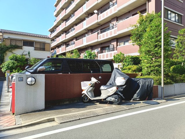 【バイク置き場】