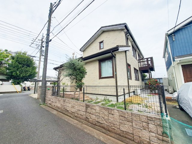スーパーやコンビニが徒歩10分以内にありお買い物も便利。