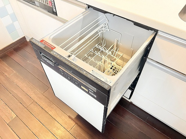 お皿洗いの時短が叶う食洗機付き！忙しい子育て世帯を応援する快適な設備仕様です。
