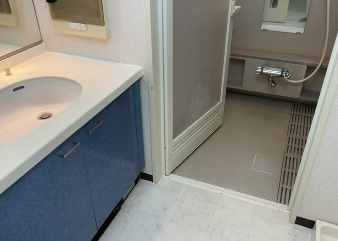 洗面脱衣所は「体を綺麗に整える場所」という目的と役割を持っています。そして便利で使い勝手のいい「体を綺麗に整える場所」にするためには、配置や動線、照明や収納計画をしっかりと検討しておく必要があります。