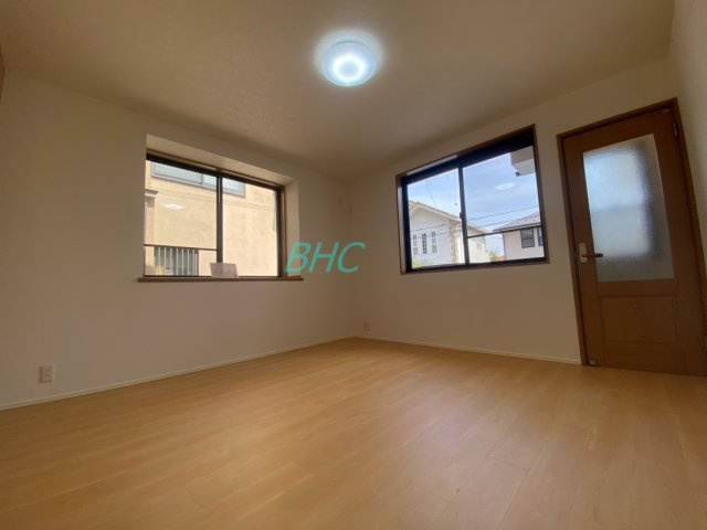 シンプル・イズ・ベストが基本。プレーンな空間を自分好みに。