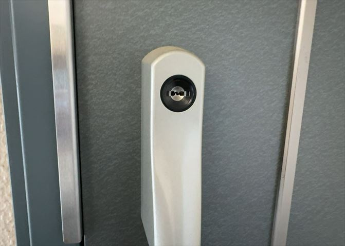 室内の防犯設備もチェックしましょう！モニター付きインターホンが設置されているか、防犯シャッターが設備されているか、ベランダに人が上がってきにくい高さかなどチェックしておくと入居後も安心できるでしょう。