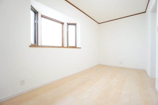 約5帖の洋室です！お子様のお部屋にぴったりです♪