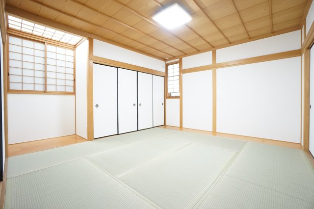 約8帖の和室です♪落ち着いた空間も備えています！