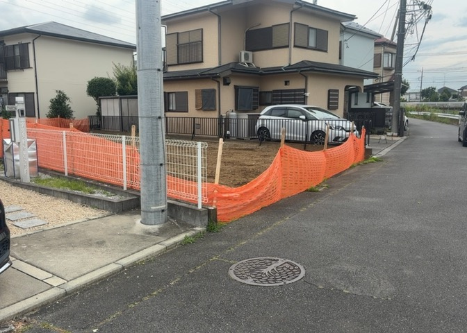 隣家の土地はどうなっているのか、生活利便施設が近くにあるのか、学校まで近いかなど、お客様のライフスタイルにあわせたイメージが重要です。また、近くにあると困る施設が近くにないかも確認するといいでしょう。