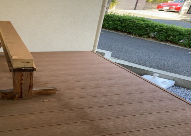 バルコニーは、室外の専用スペースのうち、「屋根がなく開放された空間」であるものを指します。ベランダより広いタイプのものが多く、日当たりもよいため家庭菜園などを楽しみたい人にとって適した環境となります。