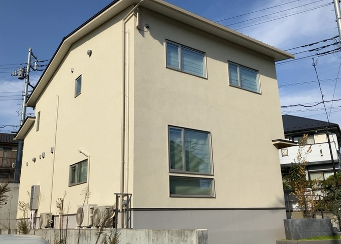 木造住宅とは土台、壁、柱など建築物の強度を支える構造体の材に木が使用されている構造を指します。構造体は建物の自重を支えるだけではなく風圧や水圧、積裁荷重などあらゆる衝撃に耐えるための基礎です。