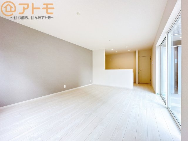家族団らんのイメージは、リビングを思い浮かべませんか？リビングこそ広々としたお部屋が良いですね♪