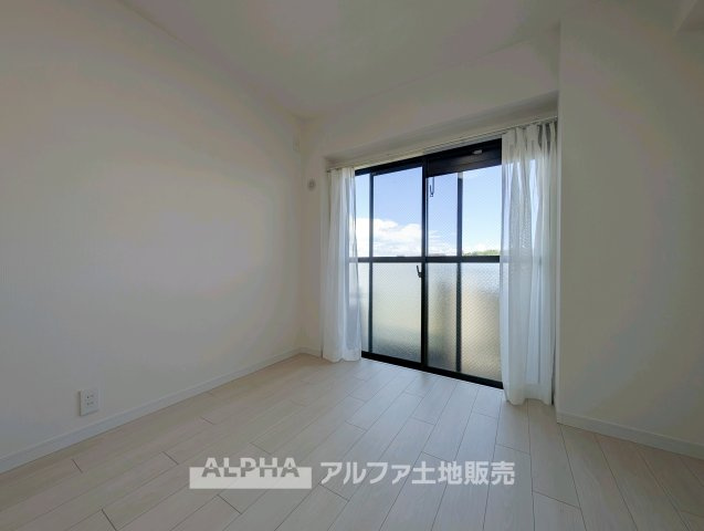 個人の部屋や寝室として使える洋室です