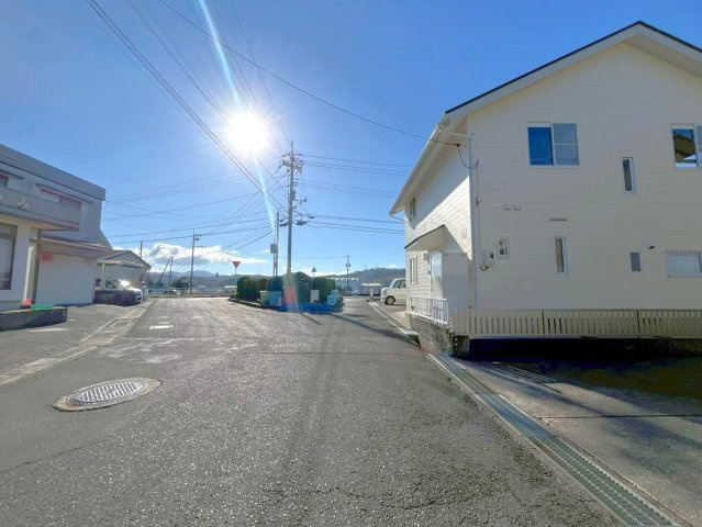 幅員7ｍの広々道路！解放感ありますね♪