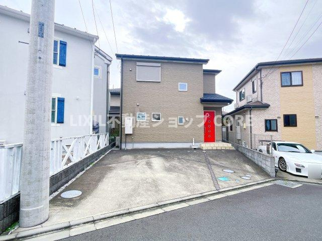 車種によりますが、カースペースは最大2台分！セカンドカーをお持ちの方も安心です！　
