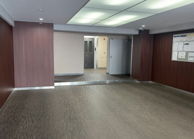 ラウンジは、マンションの共用スペースに椅子やテーブルなどを配置した利用者が寛げる空間です。屋内型ラウンジと屋外型ラウンジがあります。共用部分の管理状況と合わせて、詳細については現地でご確認ください。