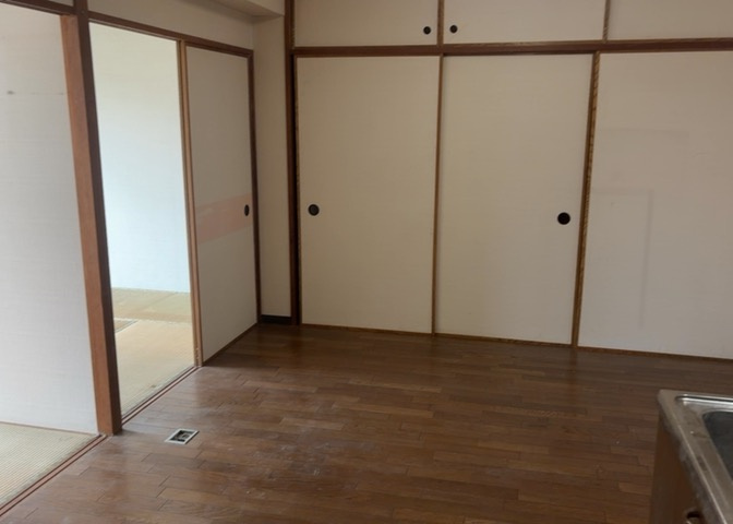 リビングの間取りの種類は大きくわけてリビングとダイニングが別になっているタイプ、リビングダイニング一体型です。どちらも一長一短ですので、家を選ぶ時はその両面をチェックして決めるようにしましょう。