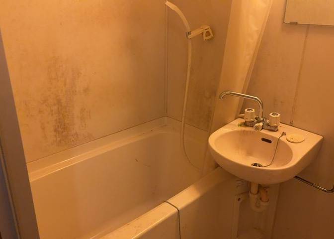 入浴時の快適さも大事なことですが、綺麗な状態を維持できなければ気持ちよく入浴できません。毎日の掃除が楽という点は大事なポイントになります！カビが生えにくく掃除がしやすい、壁や浴槽を選ぶといいでしょう。