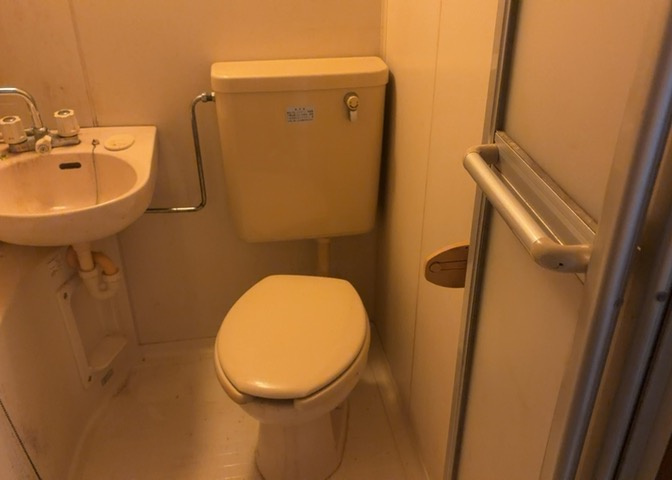 トイレは大きさや形、機能、抗菌性などが異なる多種多彩なタイプが各メーカーから出ています。それぞれに良さがあるため、事前にどういったタイプのトイレがいいのかをご家庭内で決めて、内見に行くといいでしょう。