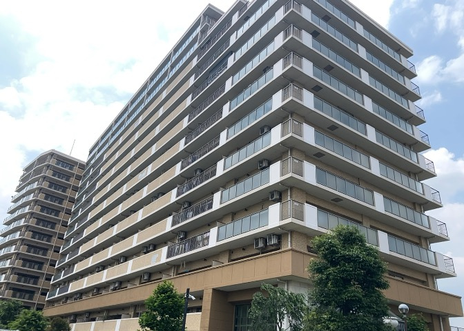 外観はマンション管理がされているかの目安になります。築年数が古いと、壁面は劣化してひび割れが生じることも！建物が古びていても細かいところが修繕されていると、きちんと管理されているなぁと感じるでしょう。