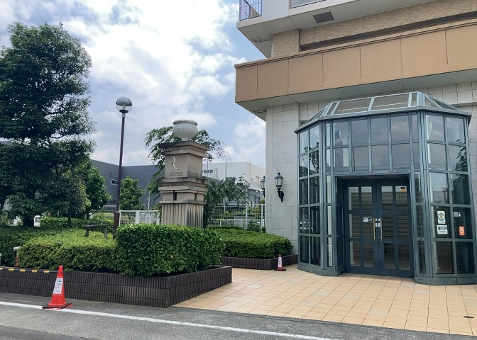 物件によっては、入居者が個人的に使用できる専用庭がついているものもあります。また、住宅の中にある土間の部分を庭と呼ぶこともあります。庭の用途は住む人によって変わり、それによってデザインもさまざまです。