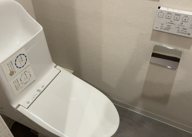 トイレは大きさや形、機能、抗菌性などが異なる多種多彩なタイプが各メーカーから出ています。それぞれに良さがあるため、事前にどういったタイプのトイレがいいのかをご家庭内で決めて、内見に行くといいでしょう。