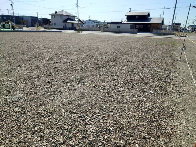 敷地内から道路の方を見た写真です！