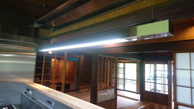 キッチンから見た内装