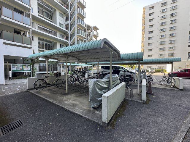 屋根付きの駐輪スペースを完備しております。