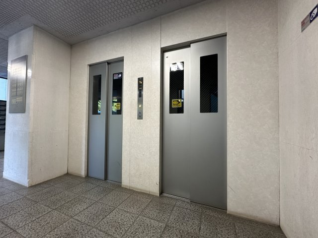 朝の忙しい時間に特に嬉しいエレベーターを2基完備しております。