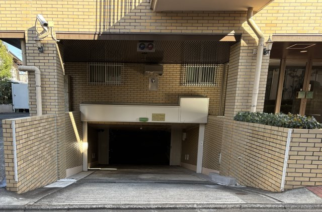 自走式駐車場へのアプローチ