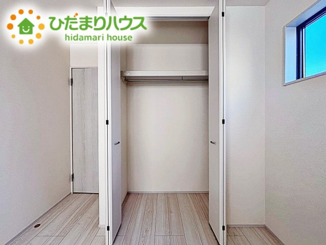 クローゼットには、衣類や日用品などを整理整頓して収納できますね！