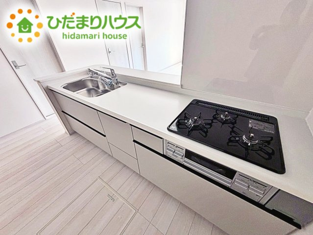 3口コンロと収納豊富なキッチンで、ママの毎日のお料理もはかどります☆