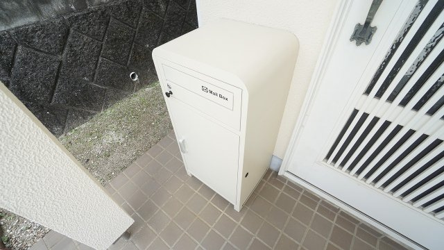玄関にメールボックスつき