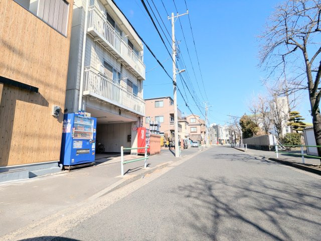 ～広々　前面道路含む現地写真～