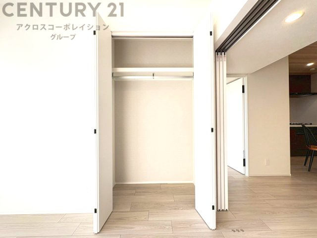 衣類やアクセサリー、小物類の収納が便利で整理整頓がしやすく、部屋の美観を保ちつつ、スペースを最大限に活用できます。衣服のしわやダメージを防ぎ、長持ちさせることができます。