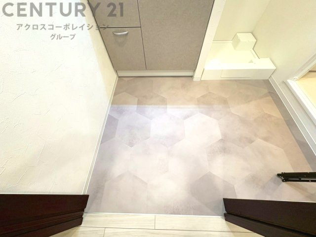 衣服の収納や脱ぎ着や整理整頓がしやすく、湿った衣類を乾燥させるスペースがありカビや臭いの発生を防ぎます。床の汚れを他の部屋に持ち込まず清潔を保つことができます。また快適な入浴環境の整備にも役立ちます。