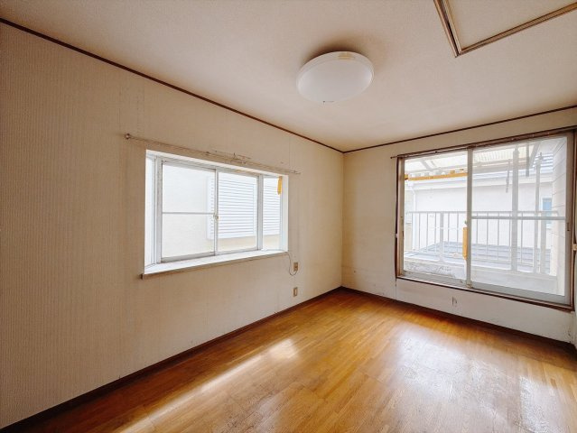 ■洋室｜シンプルで使い勝手が良く、長く快適にお使いいただける空間です♪家具の配置がしやすく、お好みのレイアウトをお楽しみいただけます♪