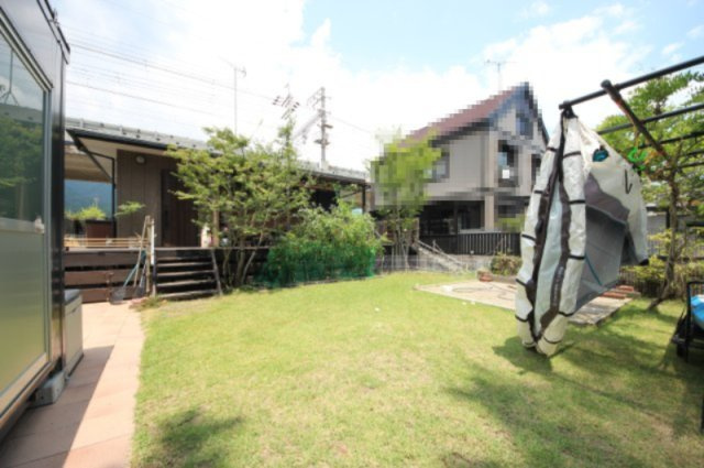 2026年7月撮影、庭から建物別角度
