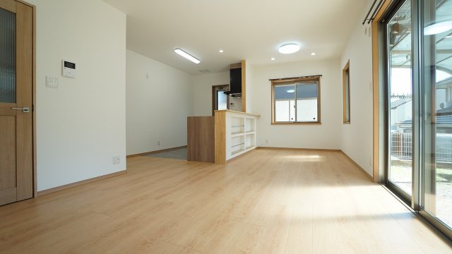 1ＦのＬＤＫ　明るいひろびろ空間　※各部屋、各箇所に照明器具つき