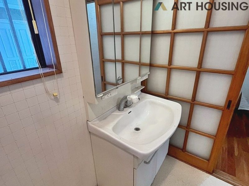 朝の支度にも助かる、独立の洗髪洗面化粧台