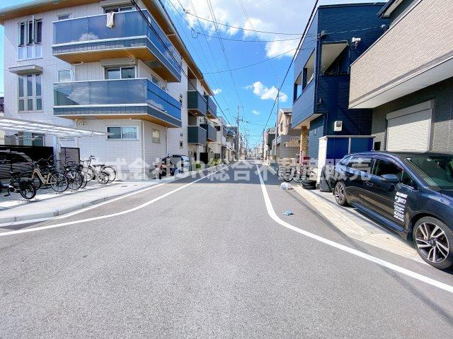 前面道路含む現地写真です