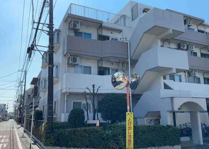 外観はマンション管理がされているかの目安になります。築年数が古いと、壁面は劣化してひび割れが生じることも！建物が古びていても細かいところが修繕されていると、きちんと管理されているなぁと感じるでしょう。