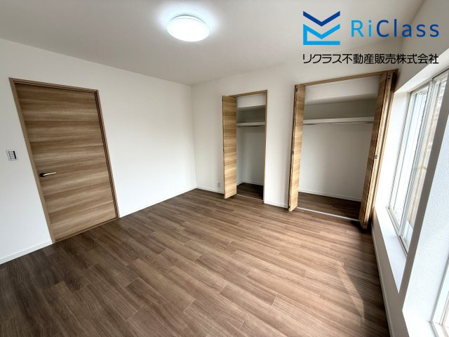 使い勝手のいい寝室です　クローゼット2か所ございます