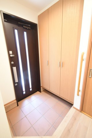 玄関も広々ですので、お買い物帰りにも安心です♪