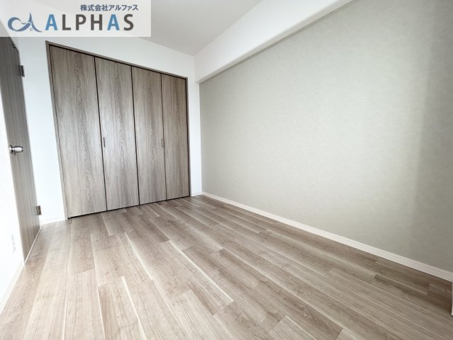 ◆収納性をしっかり備えた住まいなので、お部屋がスッキリ片付きます！　◆学習机に本棚・ベッドをしっかり置ける洋室。衣類はクローゼットにスッキリ収納できます♪