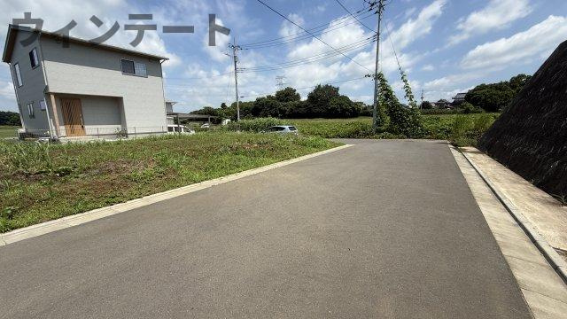 建築条件付きとなります。建物自由度が高くデザインが優れていますのでぜひお話だけでもいかがでしょうか。