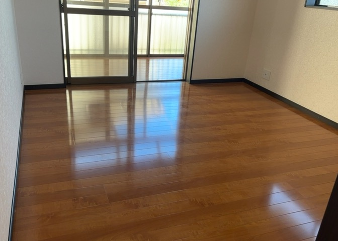 寝室でゆっくりと過ごすためにはベッド周りの適度な空間を担保することや窓の位置、照明の明るさ、寝室の広さなどを考える必要があります。自身や家族の構成とライフスタイルに併せて寝室にする部屋を選びましょう！