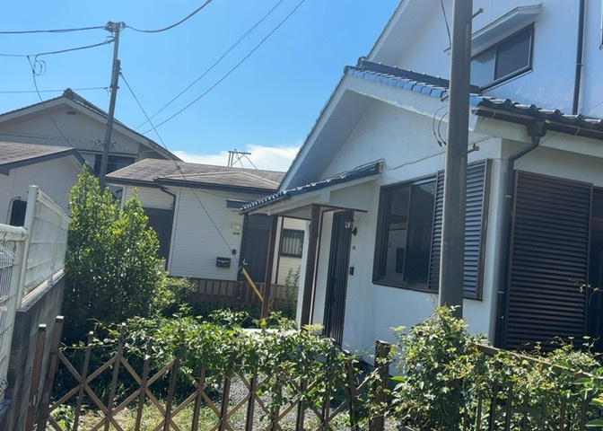 お持ちの車種によっては前面道路が広い方が便利でしょう。しかし、前面道路が広ければその分交通量が多くなるため、騒音などが気になる場合があります。実際に現地を見学し、周辺交通量や騒音などを確認しましょう！