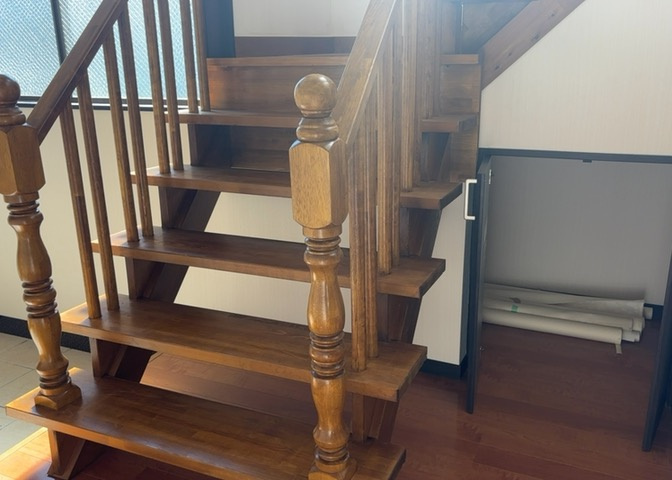 限られた敷地面積の場合、収納スペースを狭くして居室スペースを広く取ろうとすると、収納スペースがなくて困ることがあります。見学の際に各部屋に収納スペースがあるか、収納を置く場所はあるのか確認しましょう。