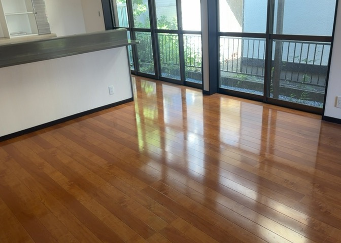 リビングの間取りの種類は大きくわけてリビングとダイニングが別になっているタイプ、リビングダイニング一体型です。どちらも一長一短ですので、家を選ぶ時はその両面をチェックして決めるようにしましょう。