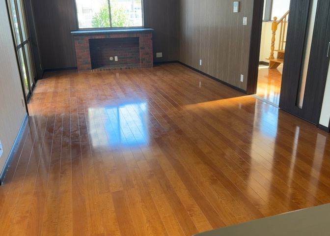 直線タイプはLとDKを一直線に並べた形で対面キッチンのタイプです。一般的なのでよく見かけるかもしれません。直線タイプに似た直接アイランドタイプは、キッチンとダイニングの間に壁がない分広く感じられます。