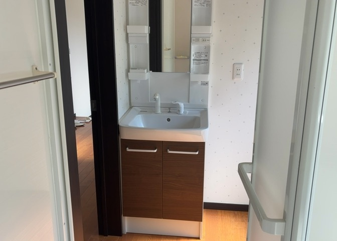 洗面化粧台では顔を洗ったり、身だしなみを整えることが本来の使い方ですが、用途によっては洗面化粧台に求められる機能が違ってくるため、ご自身や家族のライフスタイルに合ったものを選ぶことをおすすめ致します。